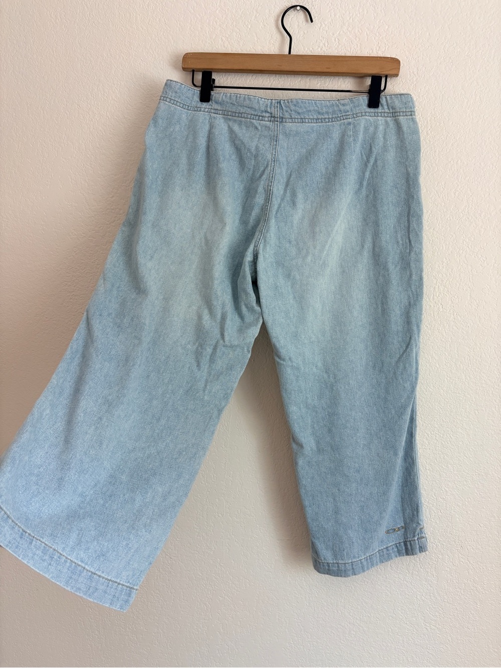 Vintage OP Ocean Pacific 90s Light Wash Cropped Drawstring Cropped Capri Denim - Picture 6 of 9
